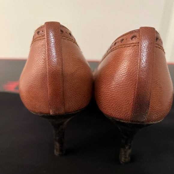 Stuart Weitzman Spectator-style Kitten Heel - Picture 9 of 10